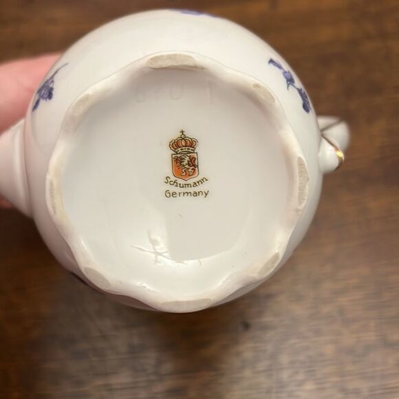 Elegant Blue and White Porcelain Tea Set - Picture 5 of 5